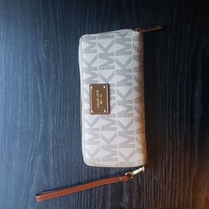 Michael kors wallet/wristlet